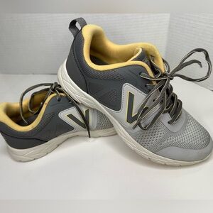 NEW VIONIC women's brisk energy sneaker - in vapor